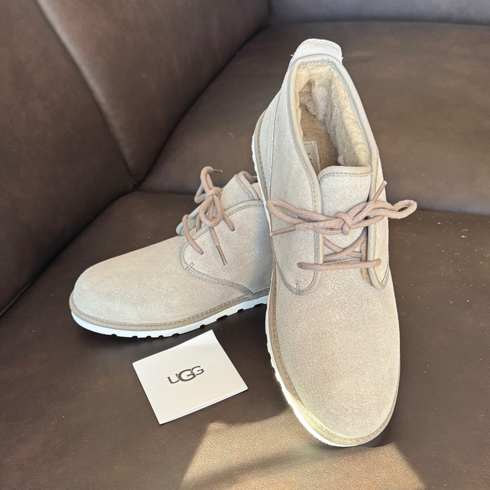 UGG Men's Beige Suede Chukka Boots size 10 NEVER WORN!